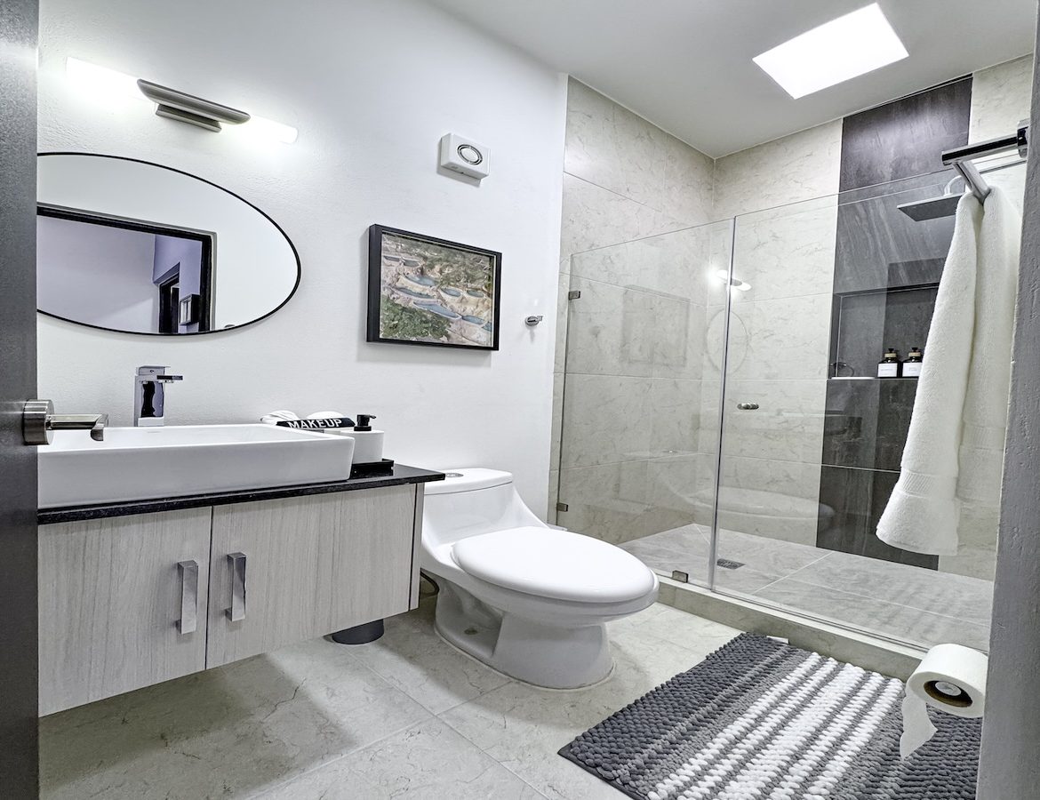 Bleu Mai Properties. Cancun Condo. Bathroom 1