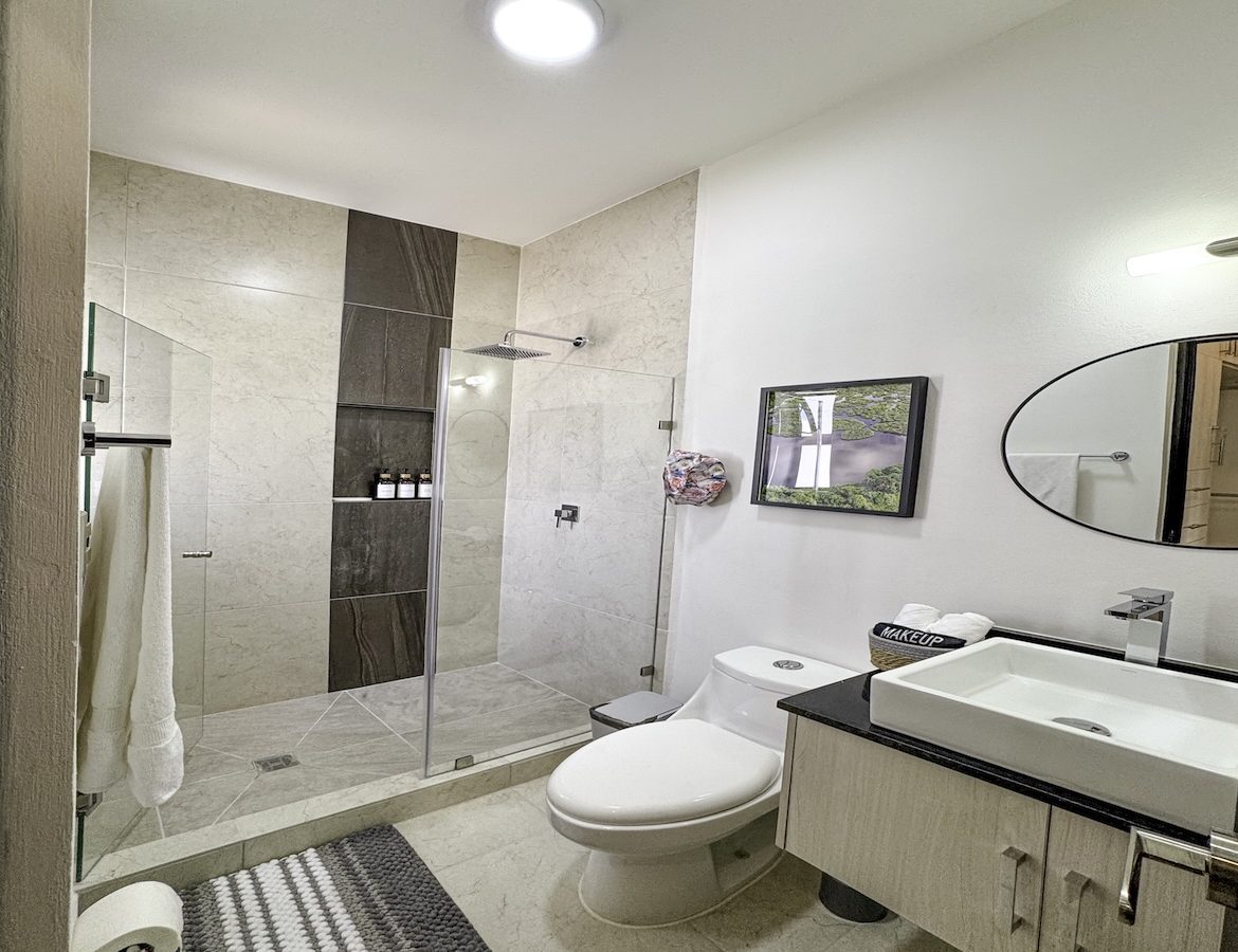 Bleu Mai Properties. Cancun Condo. Bathroom 2